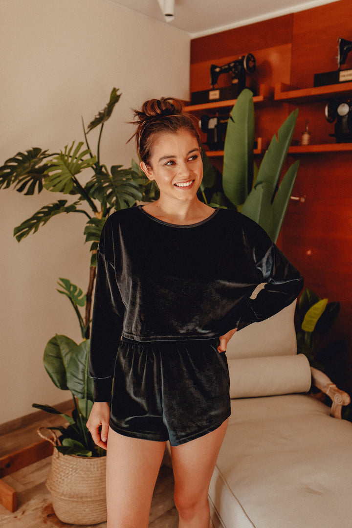 Velvet Total Black Short