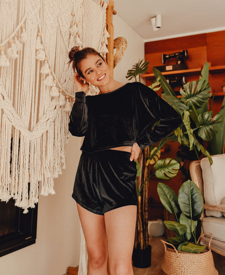 Velvet Total Black Short