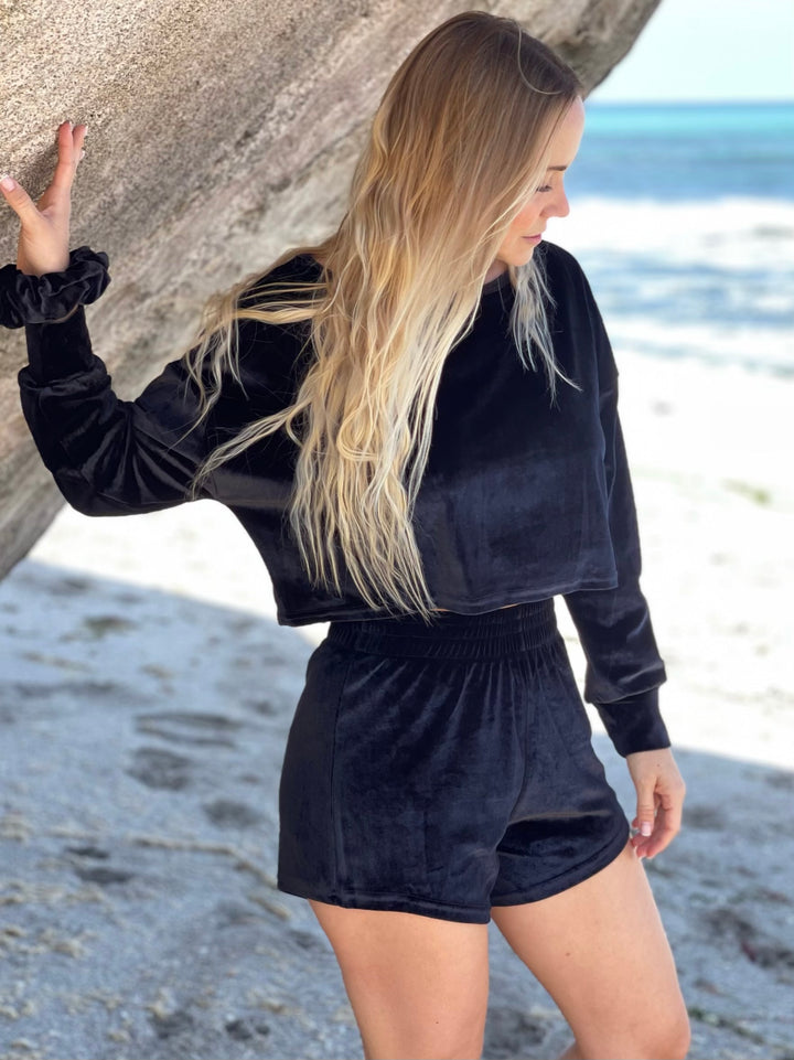 Velvet Total Black Short