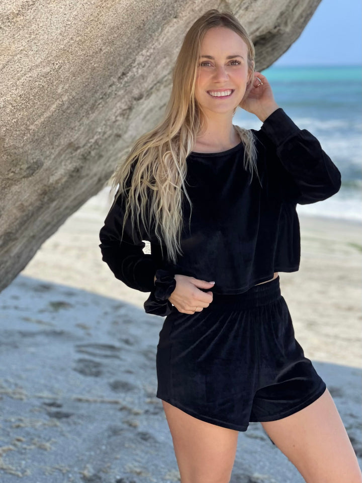 Velvet Total Black Short