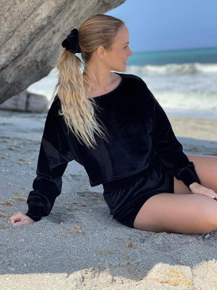 Velvet Total Black Short